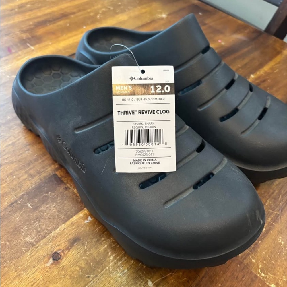 Columbia Men's Black Clogs